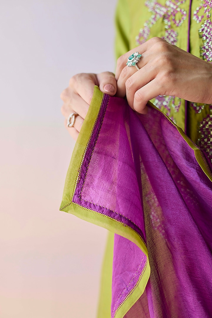 Green Organza Mulberry Silk Floral Embroidered Kurta Set by Surmaye at Pernia's Pop Up Shop