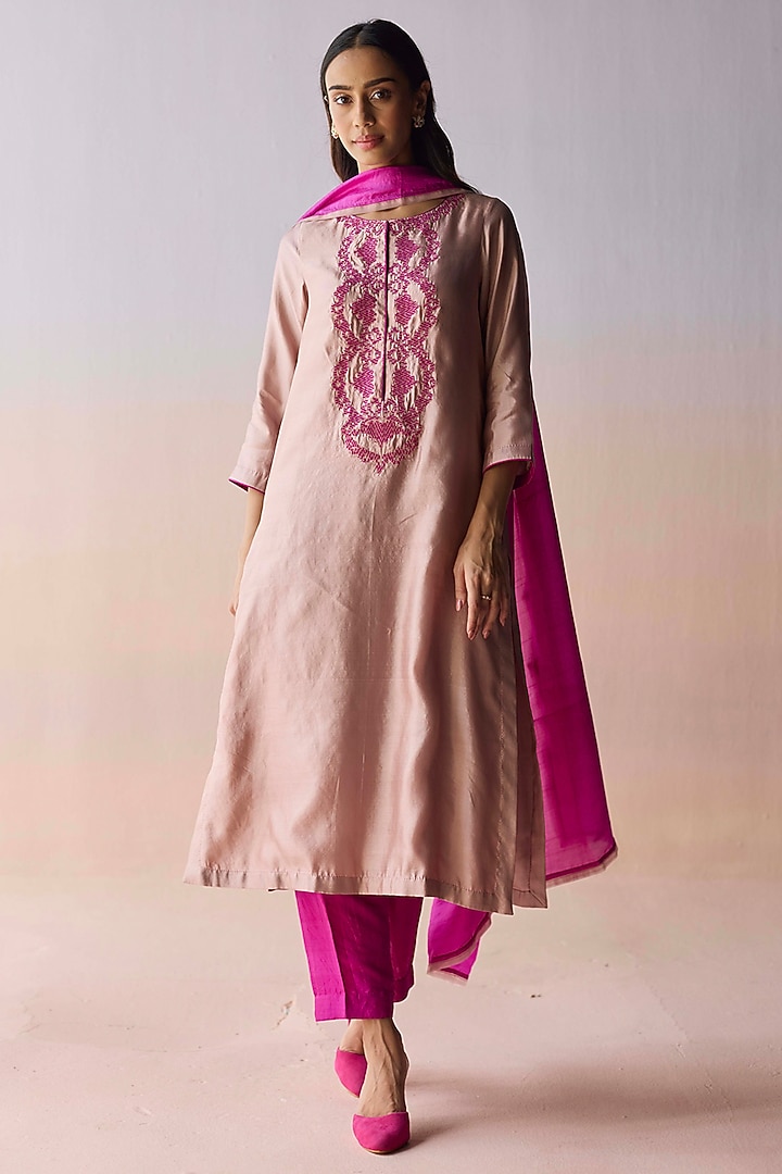 Blush Pink Organza Mulberry Silk Floral Embroidered Kurta Set by Surmaye at Pernia's Pop Up Shop