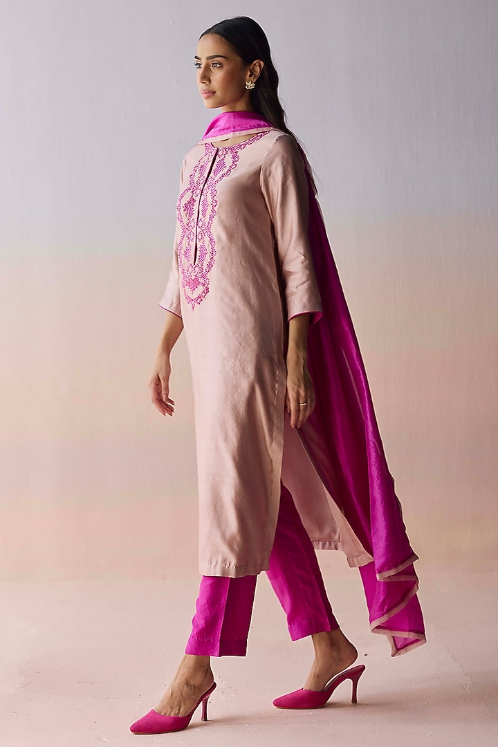 Blush Pink Organza Mulberry Silk Floral Embroidered Kurta Set by Surmaye at Pernia's Pop Up Shop