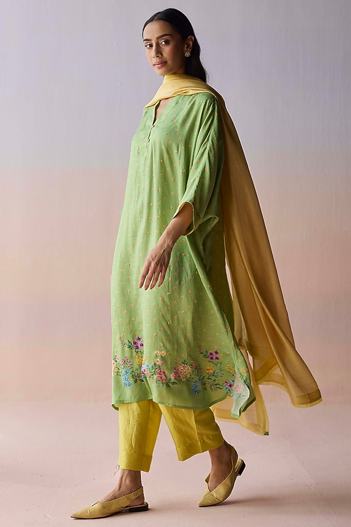 Green Handspun Malda Silk Floral Printed Kurta Set by Surmaye at Pernia's Pop Up Shop