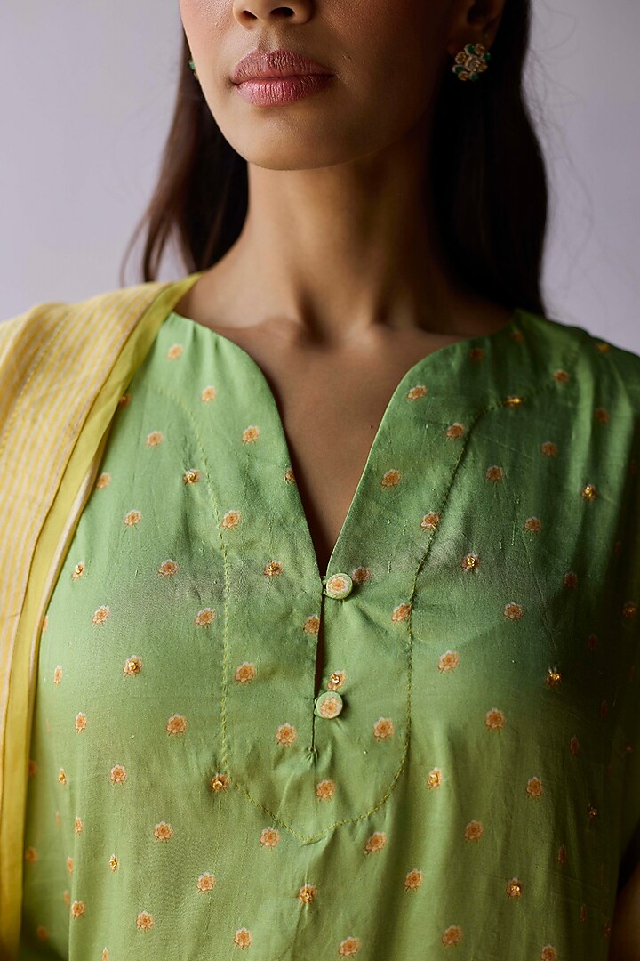 Green Handspun Malda Silk Floral Printed Kurta Set by Surmaye at Pernia's Pop Up Shop