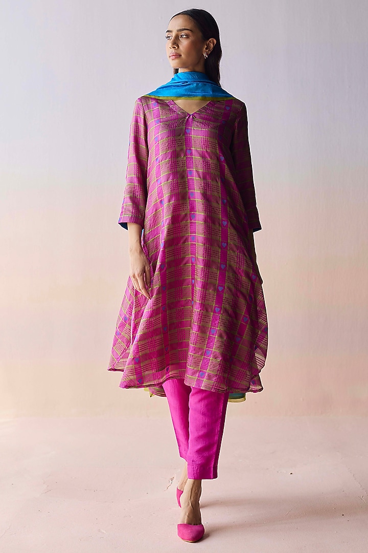Pink Handwoven Organza Mulberry Silk Jamdani Motif Kurta Set by Surmaye at Pernia's Pop Up Shop
