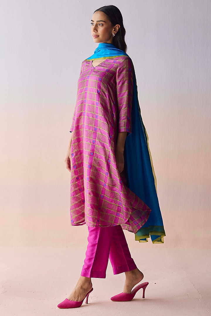 Pink Handwoven Organza Mulberry Silk Jamdani Motif Kurta Set by Surmaye at Pernia's Pop Up Shop