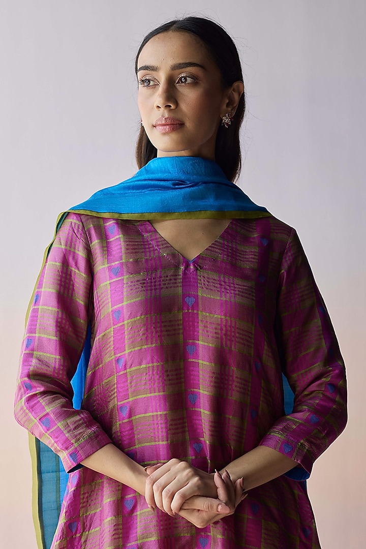 Pink Handwoven Organza Mulberry Silk Jamdani Motif Kurta Set by Surmaye at Pernia's Pop Up Shop