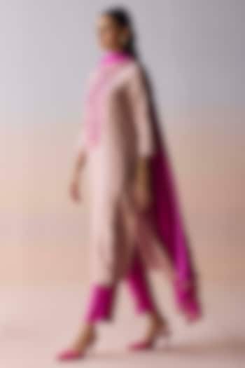 Pink Handwoven Mulberry Silk Dupatta by Surmaye at Pernia's Pop Up Shop