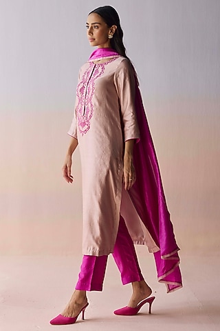 Pink Handwoven Mulberry Silk Dupatta by Surmaye