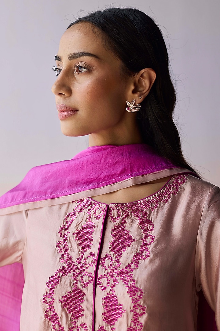 Pink Handwoven Mulberry Silk Dupatta by Surmaye at Pernia's Pop Up Shop
