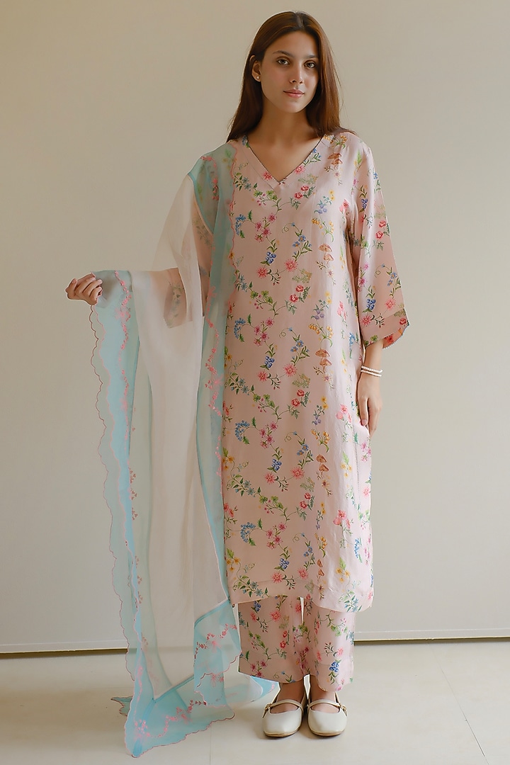 Pink Handspun Malda Silk Hand Painted Kurta Set by Surmaye at Pernia's Pop Up Shop