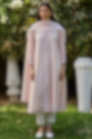 Salmon Pink & Ivory Chanderi Kurta Set by Surmaye at Pernia's Pop Up Shop