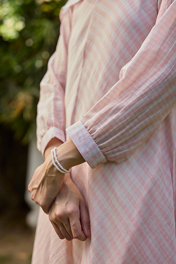 Salmon Pink & Ivory Chanderi Kurta Set by Surmaye at Pernia's Pop Up Shop