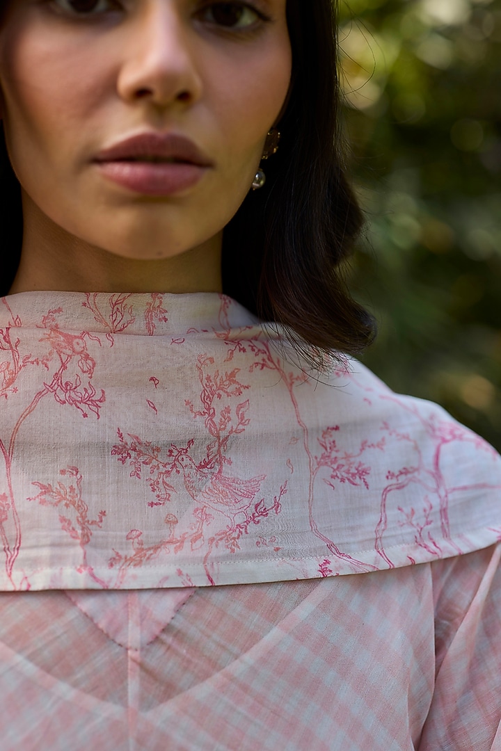 Salmon Pink & Ivory Chanderi Kurta Set by Surmaye at Pernia's Pop Up Shop