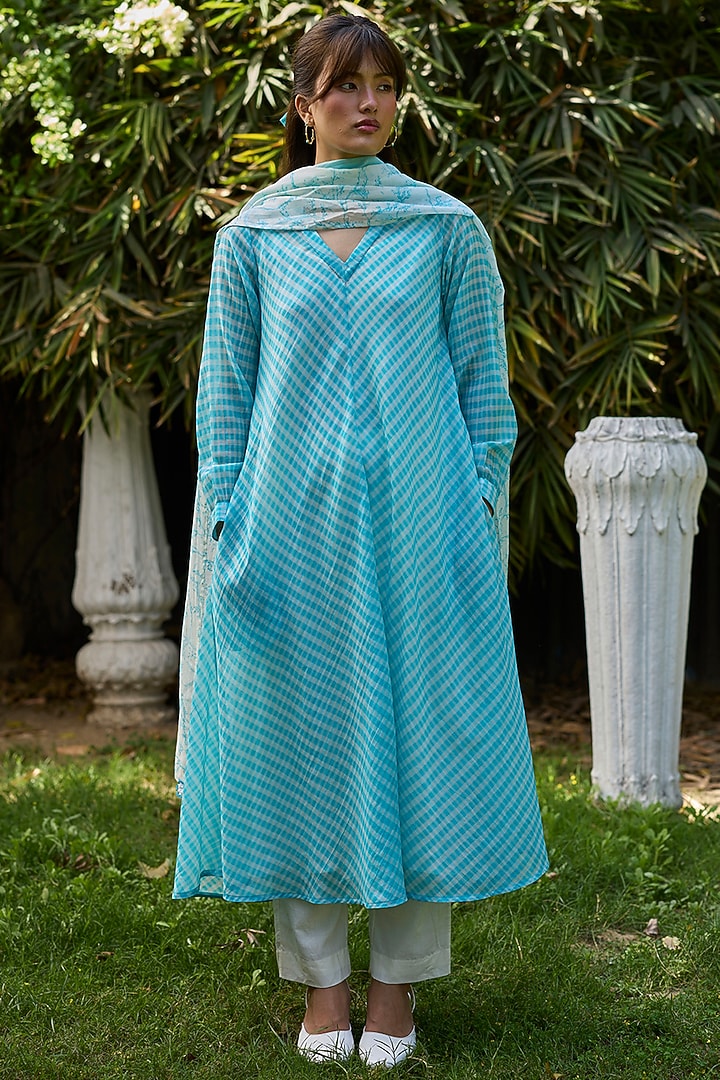 Ocean Blue Chanderi Kurta Set by Surmaye at Pernia's Pop Up Shop