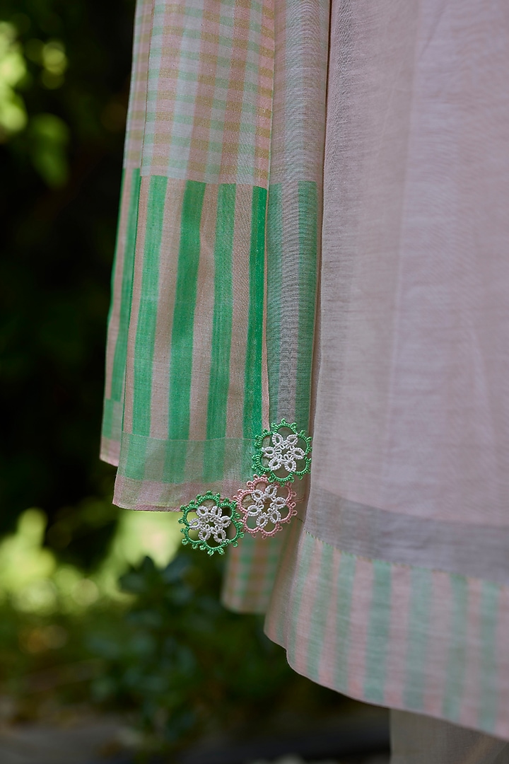 Salmon Pink Chanderi Floral Embroidered Kurta Set by Surmaye at Pernia's Pop Up Shop