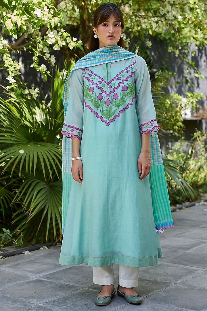 Sea Blue Chanderi Applique Embroidered Kurta Set by Surmaye at Pernia's Pop Up Shop