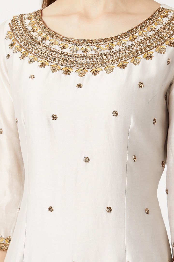 Grey Embroidered Kurta Set by Sumayah at Pernia's Pop Up Shop