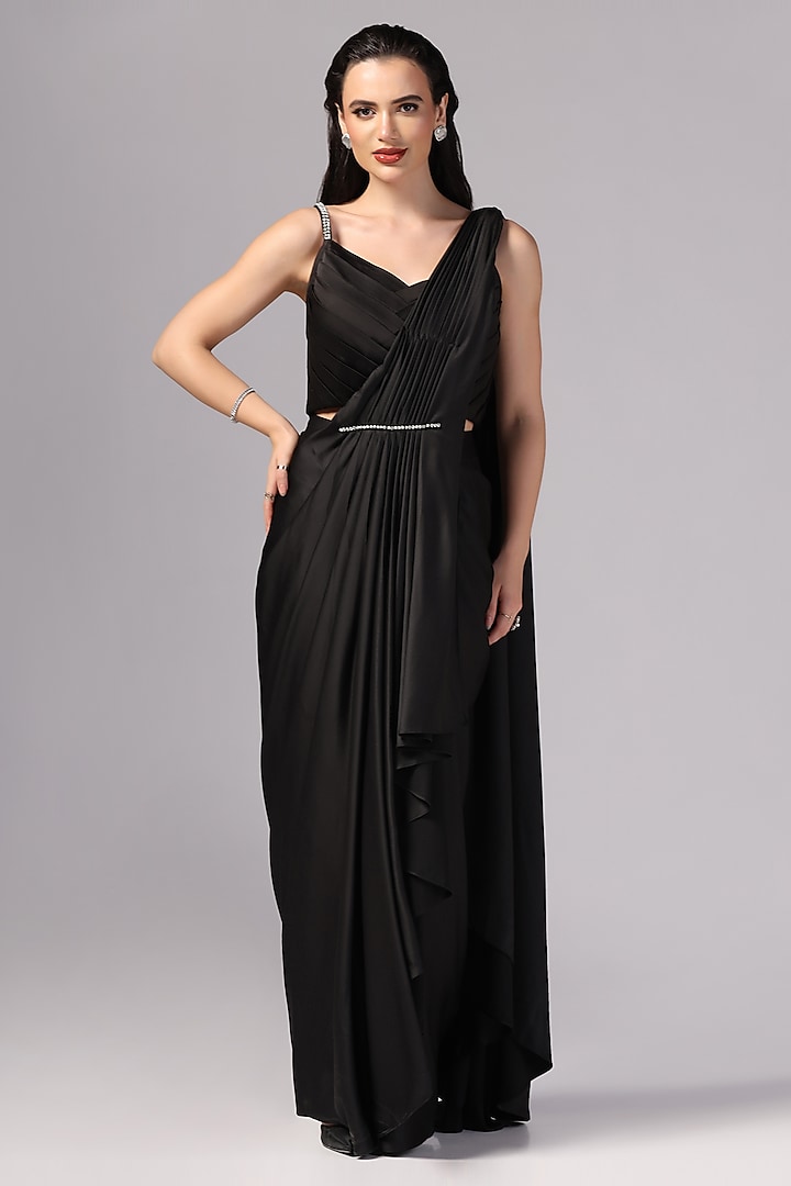 Black Premium Crepe Satin Pre-Draped Saree Set by Sunanta Madaan at Pernia's Pop Up Shop