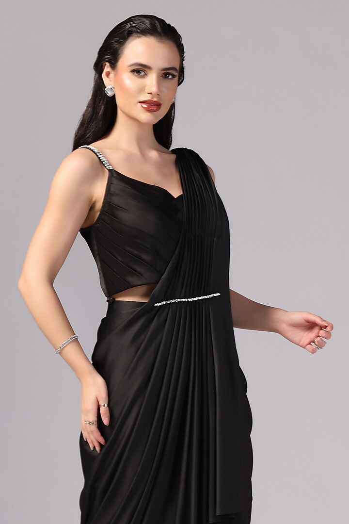 Black Premium Crepe Satin Pre-Draped Party Wear Saree Set by Sunanta Madaan at Pernia's Pop Up Shop