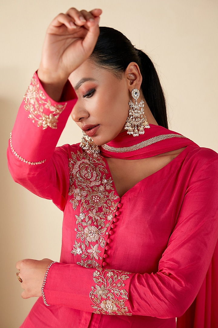 Pink Crepe Silk Sequins Handwork Kurta Set by Suruchi Parakh at Pernia's Pop Up Shop