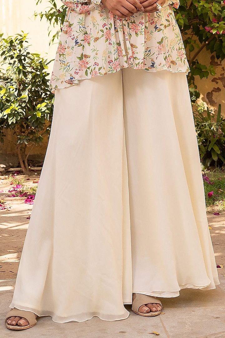 White Georgette Crepe Pant Set by Suruchi Parakh at Pernia's Pop Up Shop