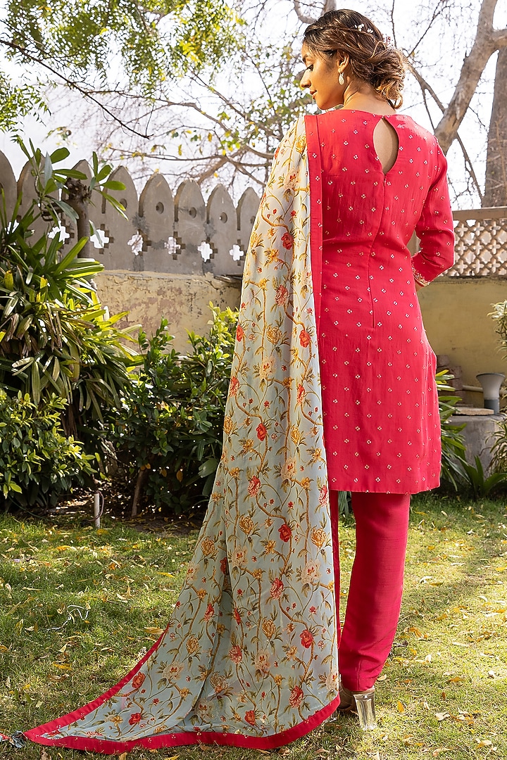 Coral Georgette & Tussar Handcrafted Kurta Set by Suruchi Parakh at Pernia's Pop Up Shop