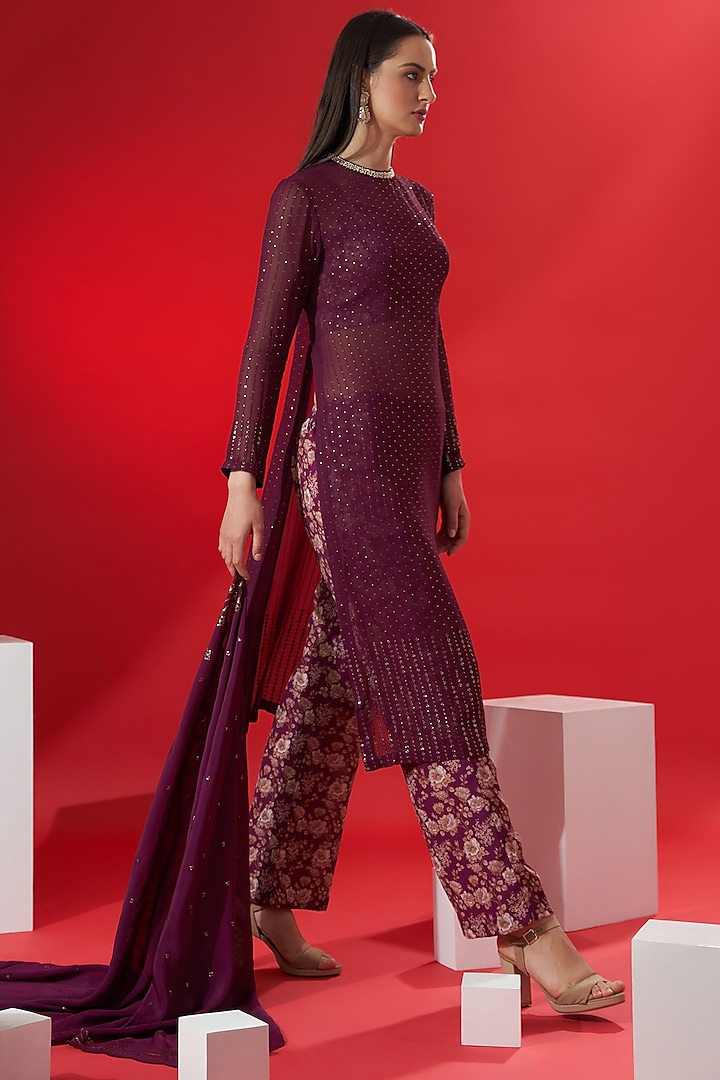 Wine Embroidered Kurta Set by Suruchi Parakh at Pernia's Pop Up Shop
