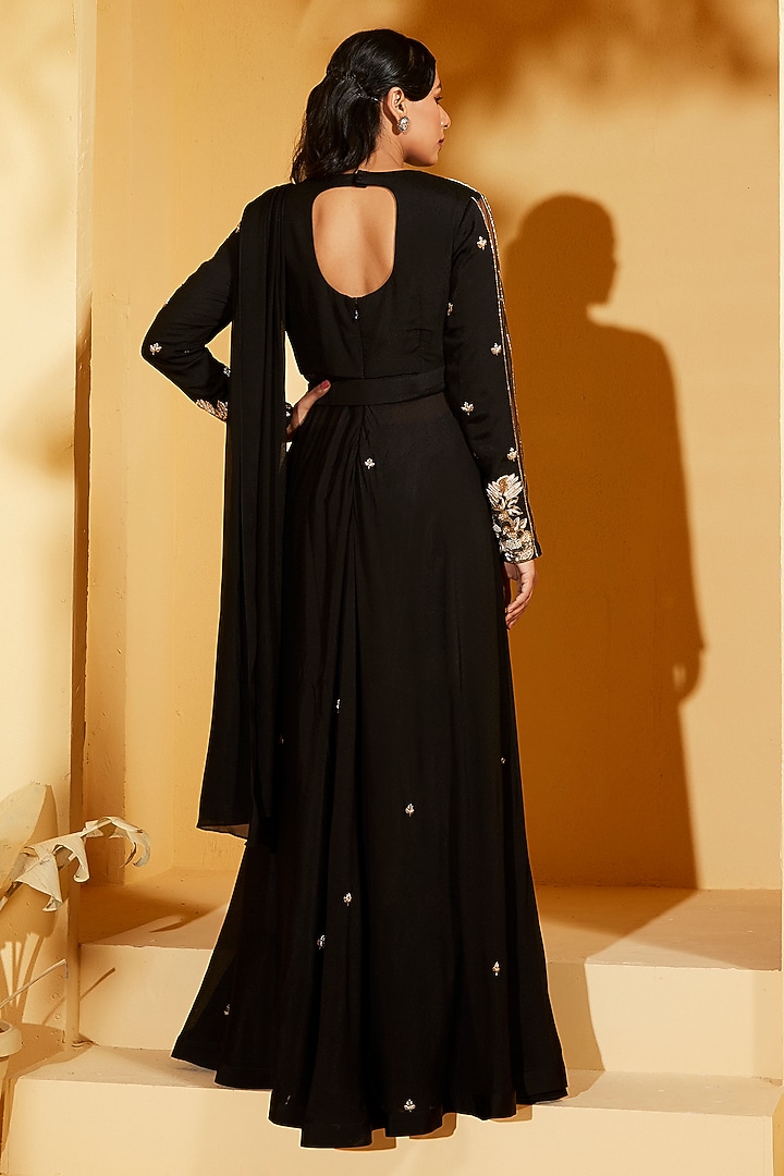 Black Georgette Crepe Pre-Draped Wedding Saree Set by Suruchi Parakh at Pernia's Pop Up Shop