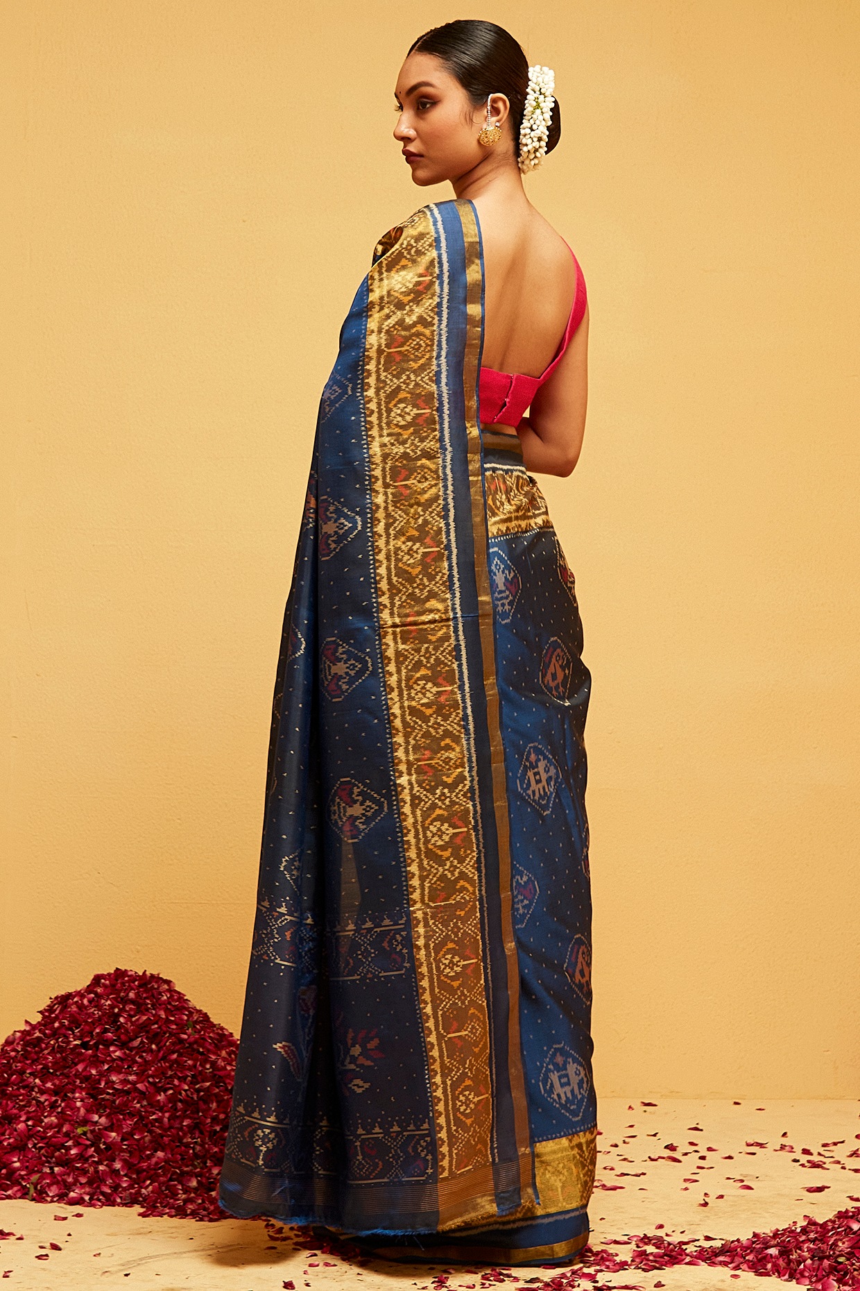 New Patola Design in Silk Fabric with Contrast Pallu – tapee.in