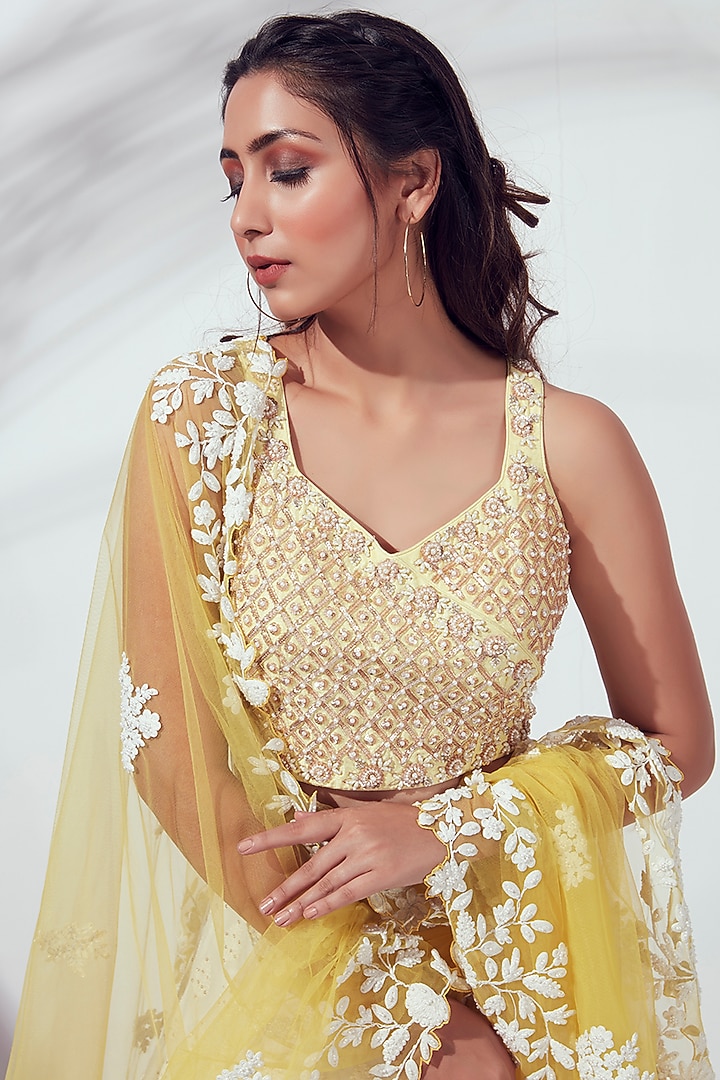 Ivory Embroidered Wedding Lehenga Set by Suruchi Parakh at Pernia's Pop Up Shop