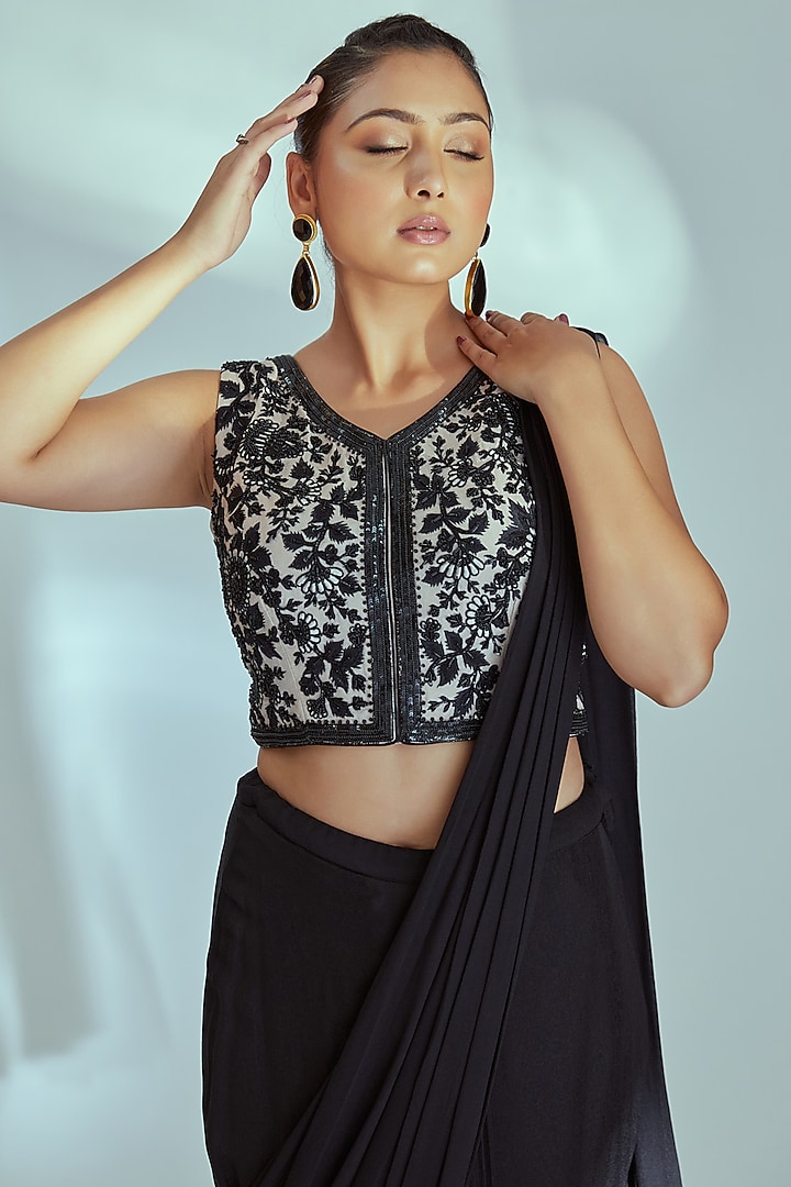 Black Embroidered Wedding Saree Set by Suruchi Parakh at Pernia's Pop Up Shop