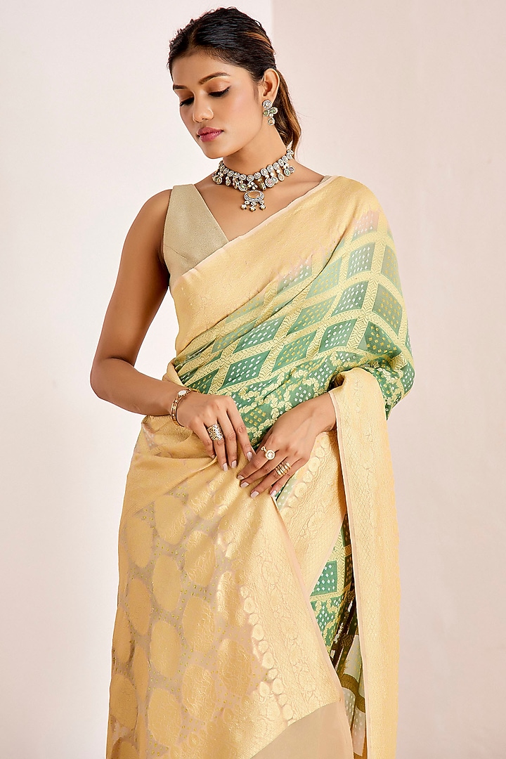 Green & Peach Banarasi Bandhani Party Wear Saree Set by Suruchi Parakh at Pernia's Pop Up Shop