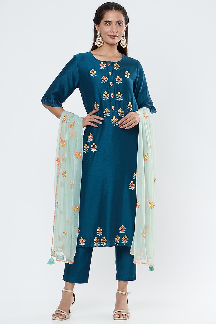 Blue Embroidered Kurta Set by Summer by Priyanka Gupta at Pernia's Pop Up Shop