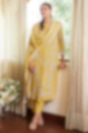 Fall Yellow Silk Mul Dori Work Kurta Set by Summer by Priyanka Gupta at Pernia's Pop Up Shop