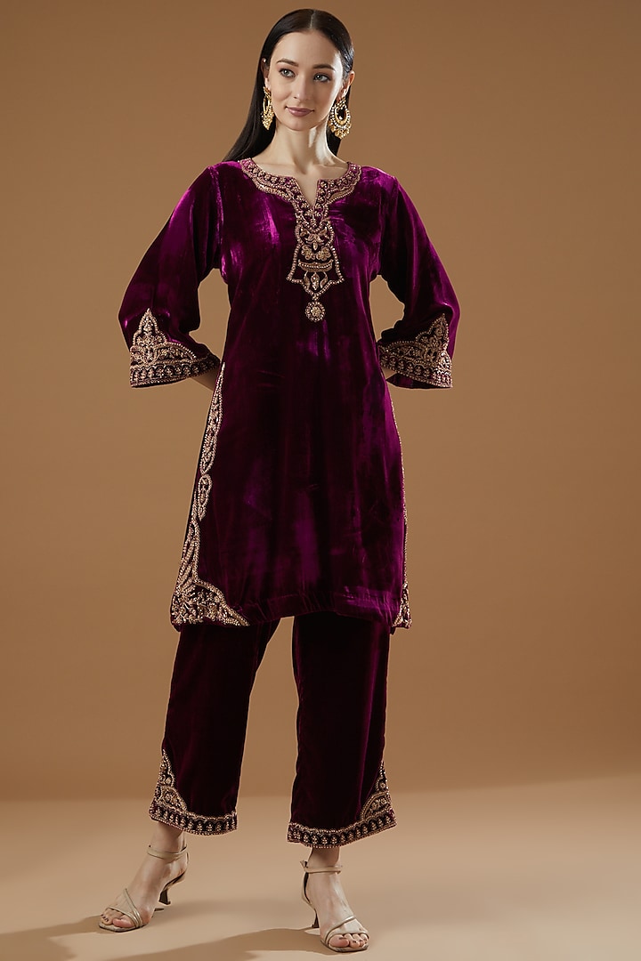 Wine Velvet Hand Embroidered Kurta Set by Surabhi Arya at Pernia's Pop Up Shop