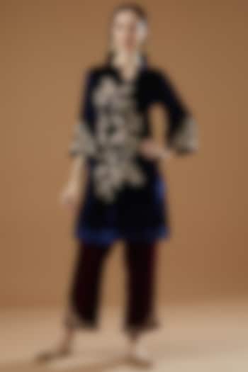 Blue Velvet Hand Embroidered Kurta by Surabhi Arya at Pernia's Pop Up Shop