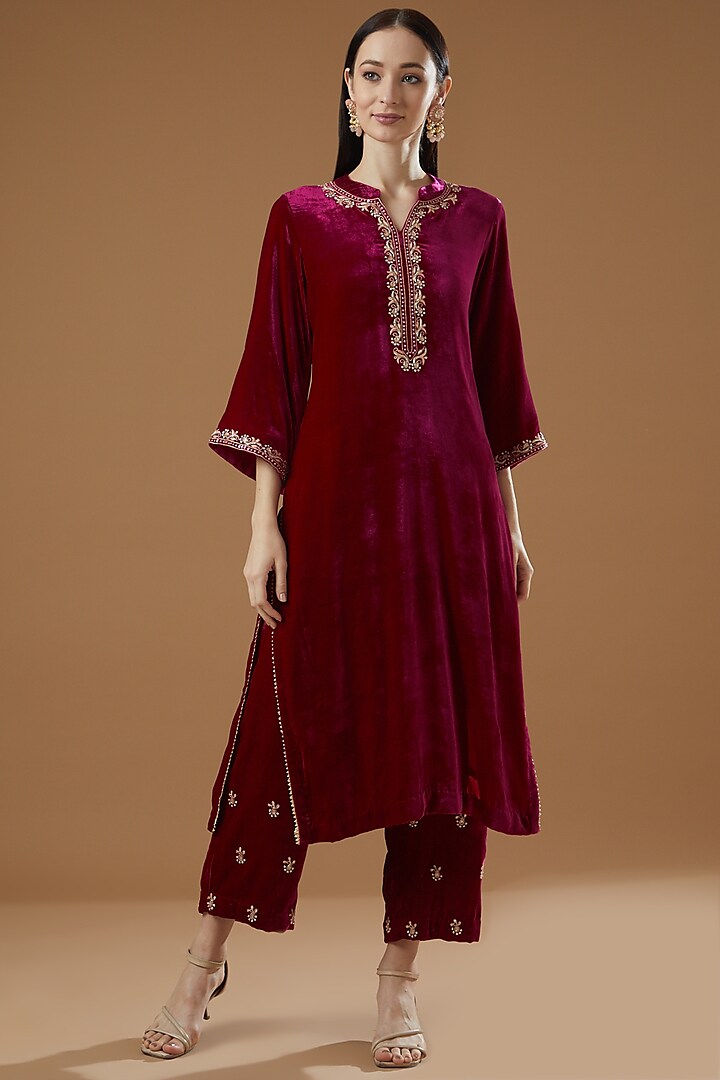 Pink Velvet Hand Embroidered Kurta Set by Surabhi Arya