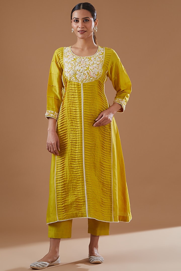 Mustard Yellow Chanderi Silk Hand Embroidered Kurta Set by Surabhi Arya at Pernia's Pop Up Shop