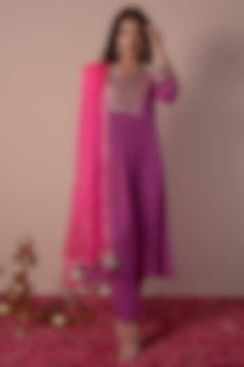 Orchid Purple Georgette Hand Embroidered Kurta Set by Surabhi Arya at Pernia's Pop Up Shop