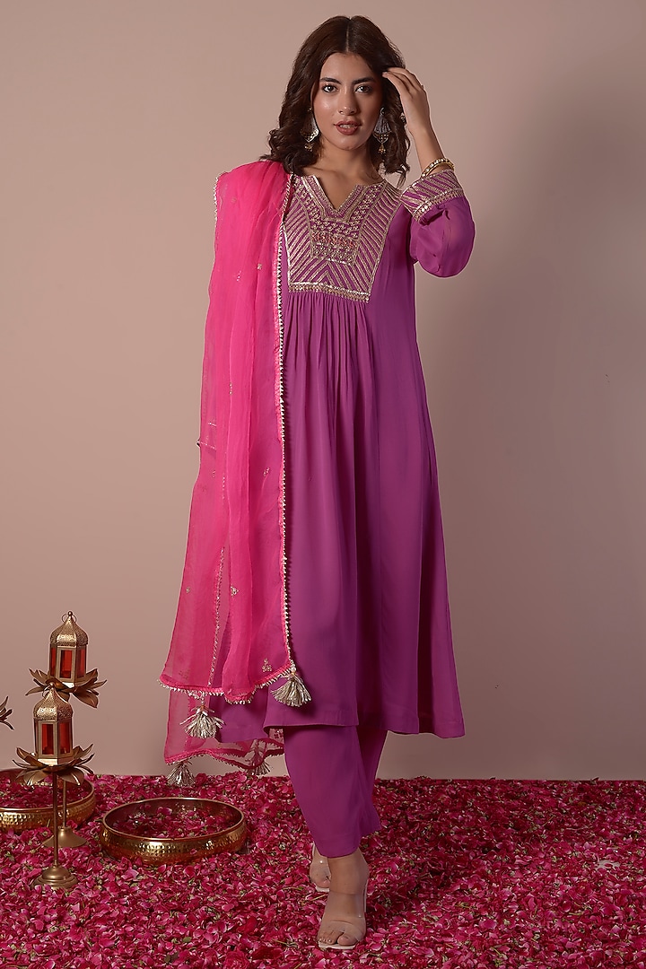 Orchid Purple Georgette Hand Embroidered Kurta Set by Surabhi Arya at Pernia's Pop Up Shop
