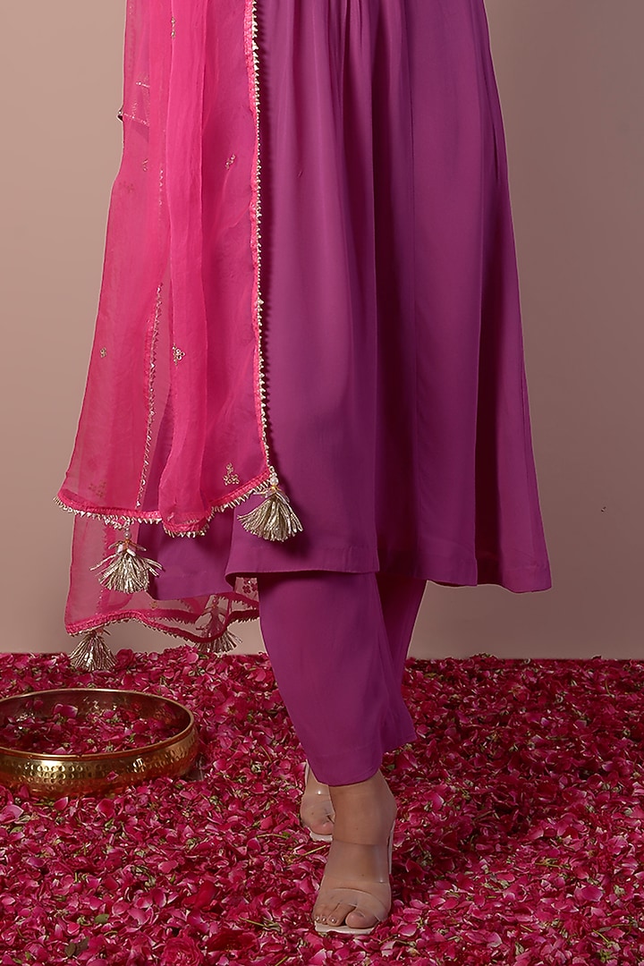 Orchid Purple Georgette Hand Embroidered Kurta Set by Surabhi Arya at Pernia's Pop Up Shop