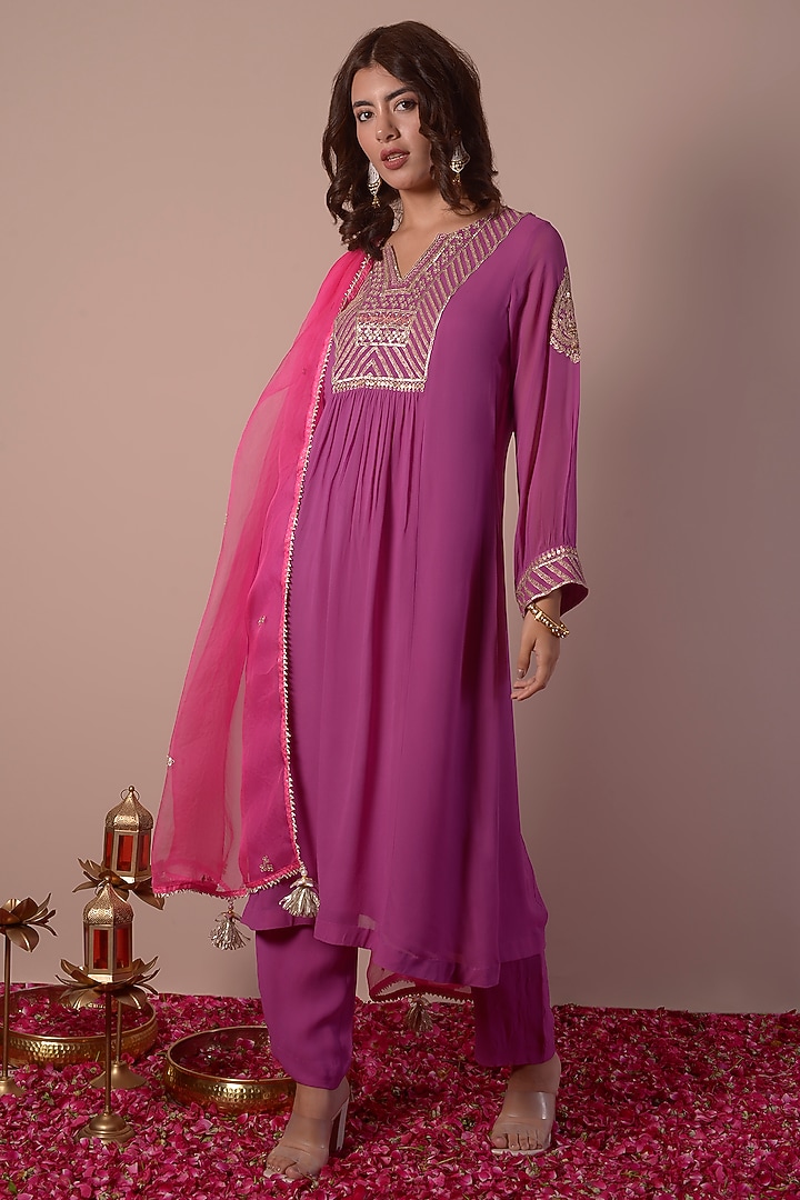 Orchid Purple Georgette Hand Embroidered Kurta Set by Surabhi Arya at Pernia's Pop Up Shop