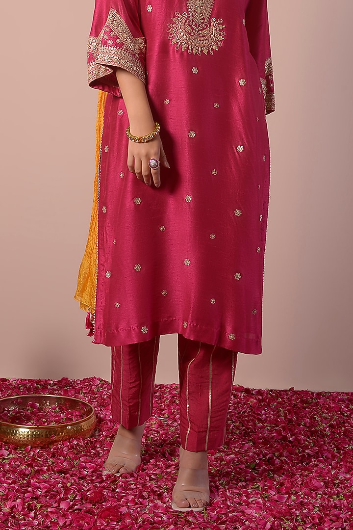 Magenta Pink Bemberg Silk Hand Embroidered Kurta Set by Surabhi Arya at Pernia's Pop Up Shop