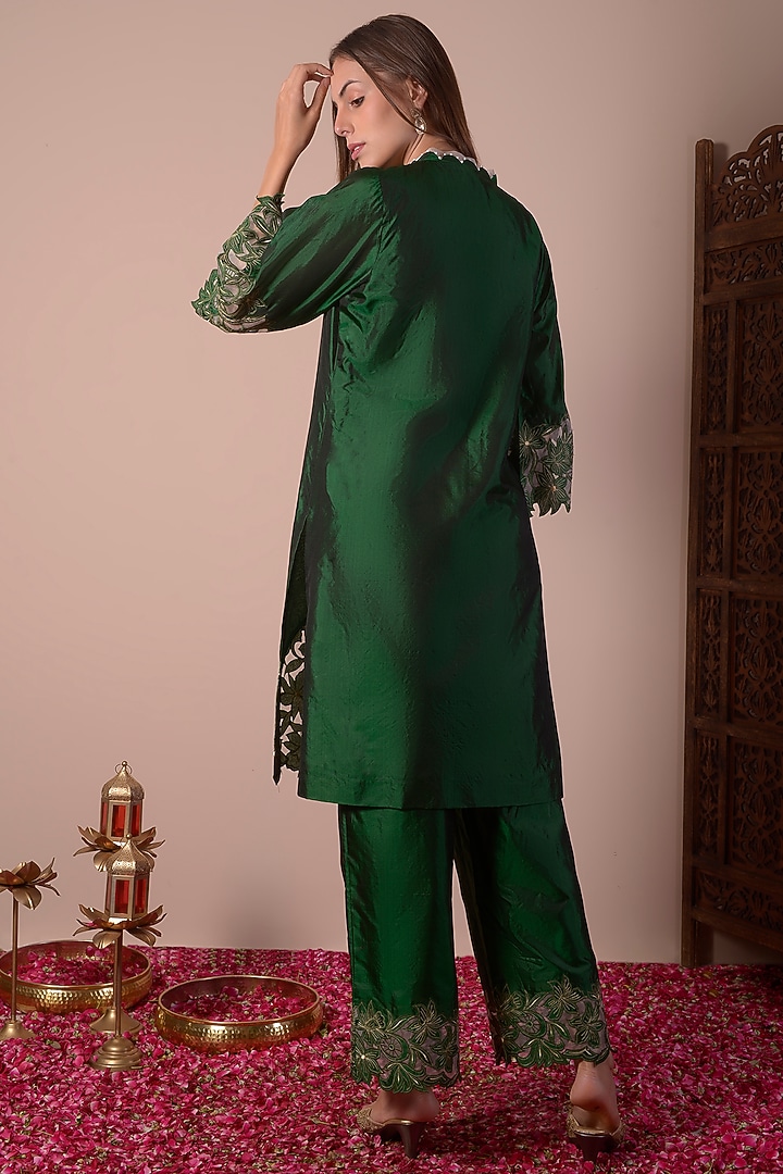 Emerald Green Pure Silk Cutwork Embroidered Kurta Set by Surabhi Arya at Pernia's Pop Up Shop