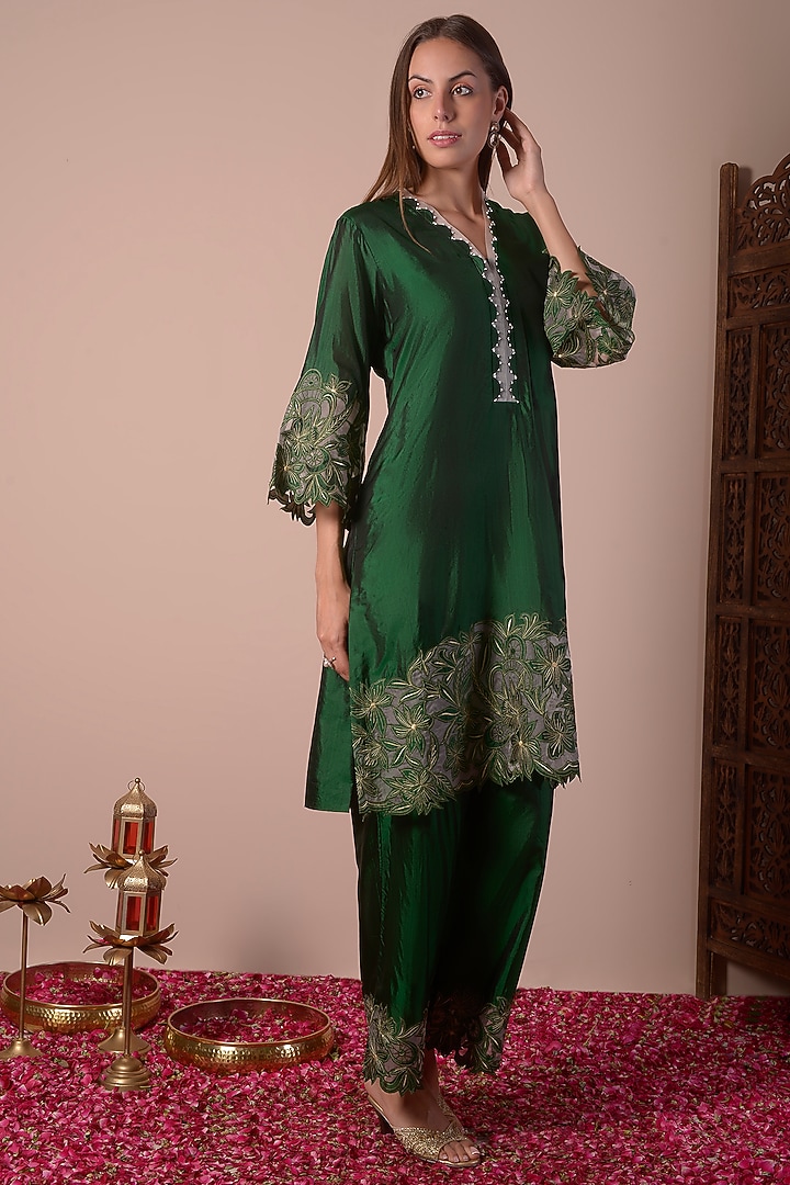 Emerald Green Pure Silk Cutwork Embroidered Kurta Set by Surabhi Arya at Pernia's Pop Up Shop