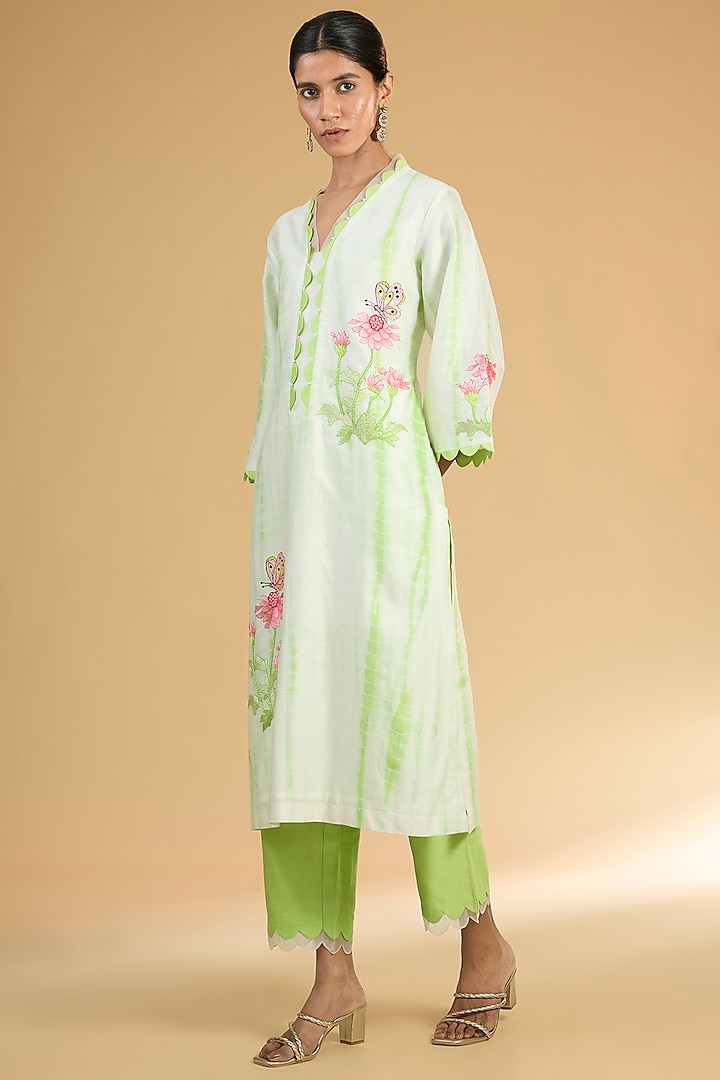 Green & White Silk Chanderi Embroidered Kurta Set by Surabhi Arya at Pernia's Pop Up Shop