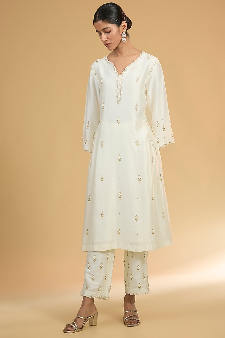 White Bemberg Silk Pearl Embroidered Kurta Set by Surabhi Arya at Pernia's Pop Up Shop