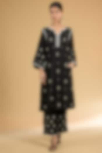 Black Bemberg Silk Pearl Embroidered Kurta Set by Surabhi Arya at Pernia's Pop Up Shop