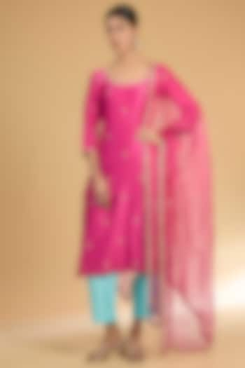 Pink Chanderi Embroidered Kurta Set by Surabhi Arya at Pernia's Pop Up Shop