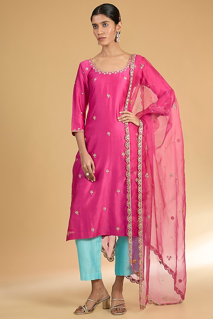 Pink Chanderi Embroidered Kurta Set by Surabhi Arya at Pernia's Pop Up Shop