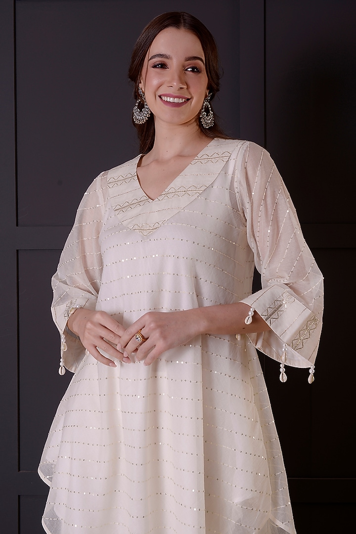White Mul Chanderi Asymmetric Kurta Set by Surabhi Arya at Pernia's Pop Up Shop