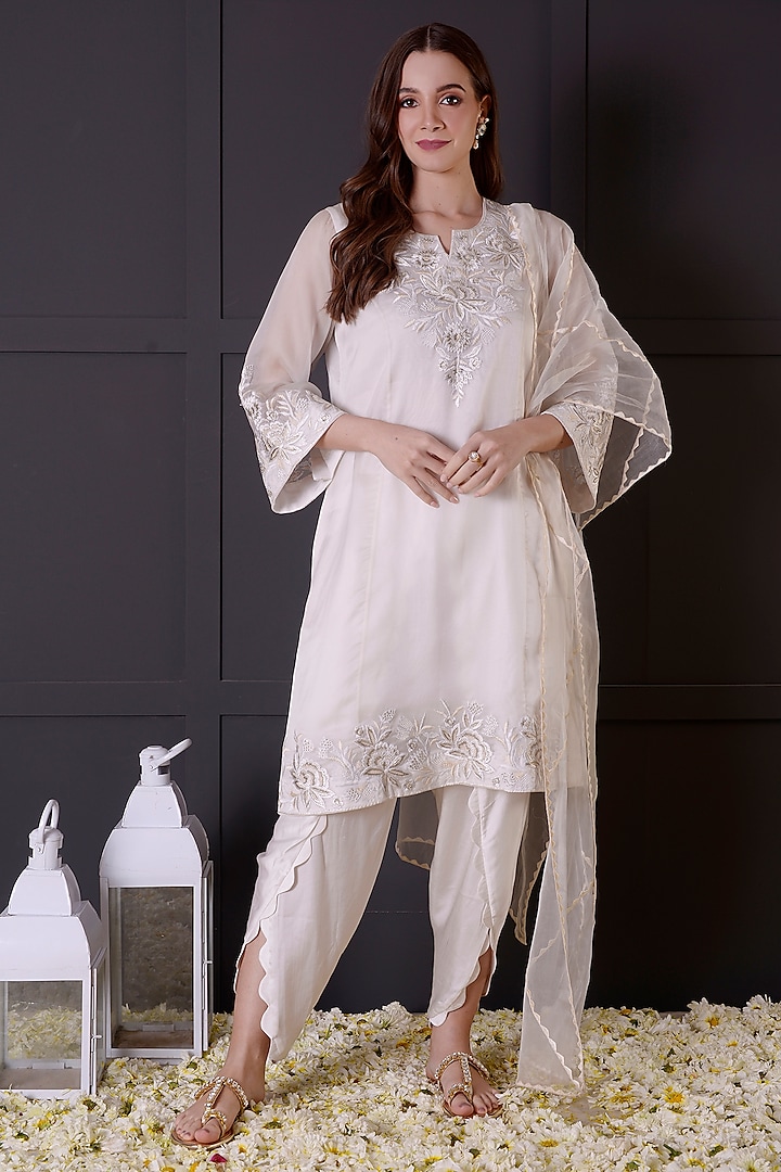 White Organza Zari & Thread Embroidered Kurta Set by Surabhi Arya at Pernia's Pop Up Shop